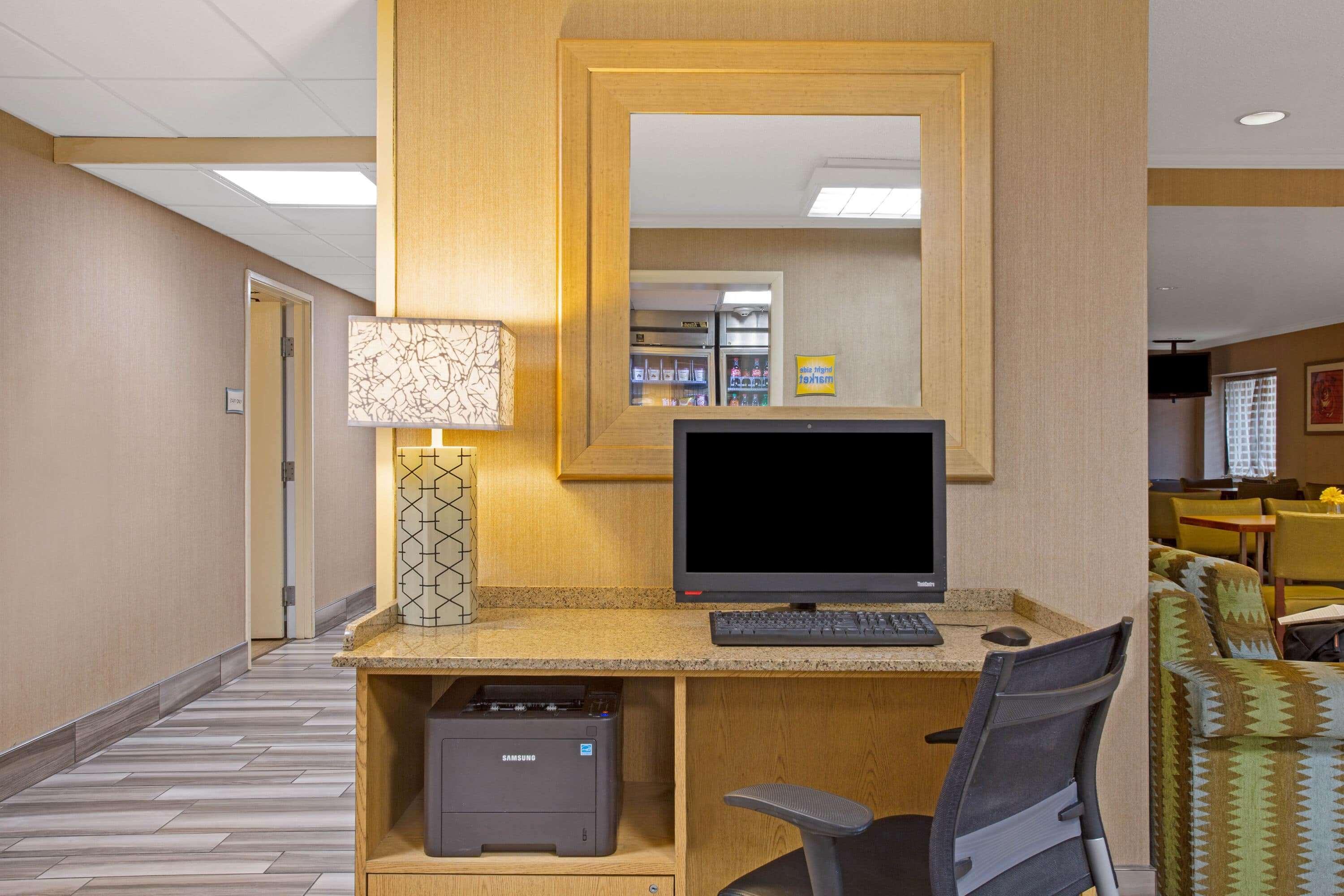 La Quinta By Wyndham Worcester Hotel